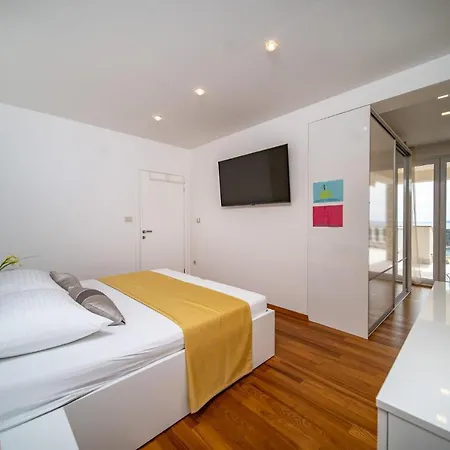 Apartamento 5 Star Luxury With Seaview, Private Pool & Grill House - Ocean Rab *