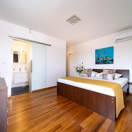 5 Star Luxury With Seaview, Private Pool & Grill House - Ocean Rab Palit