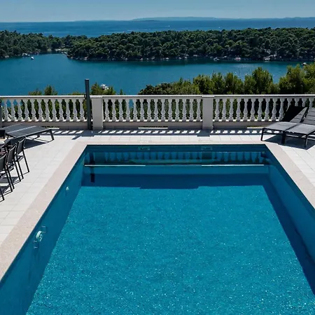 5 Star Luxury With Seaview, Private Pool & Grill House - Ocean Rab Palit