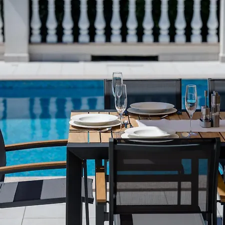 5 Star Luxury With Seaview, Private Pool & Grill House - Ocean Rab