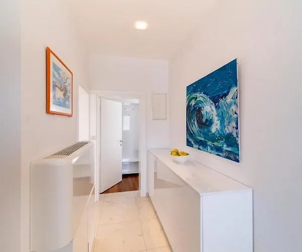 Apartment 5 Star Luxury 320m2 With Seaview, Private Pool & Grill House - Ocean Rab Palit