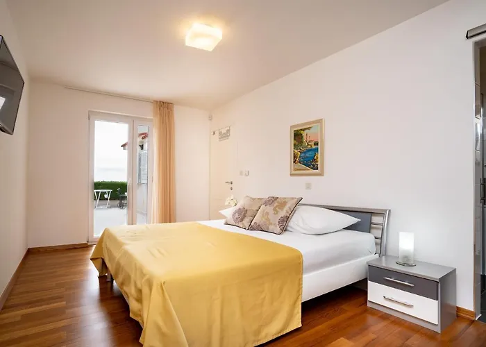 5 Star Luxury 320m2 With Seaview, Private Pool & Grill House - Ocean Rab Apartment