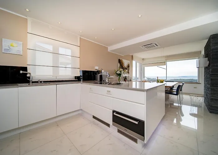 Apartment 5 Star Luxury 320m2 With Seaview, Private Pool & Grill House - Ocean Rab Palit