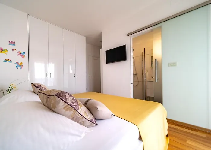 5 Star Luxury 320m2 With Seaview, Private Pool & Grill House - Ocean Rab Palit