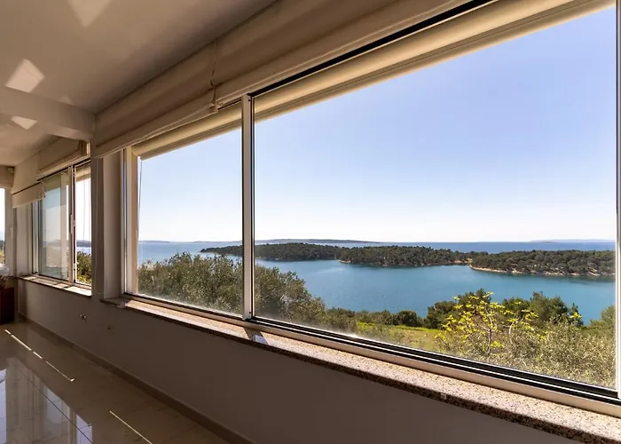 5 Star Luxury 320m2 With Seaview, Private Pool & Grill House - Ocean Rab *