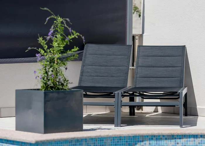 Apartment 5 Star Luxury 320m2 With Seaview, Private Pool & Grill House - Ocean Rab Palit