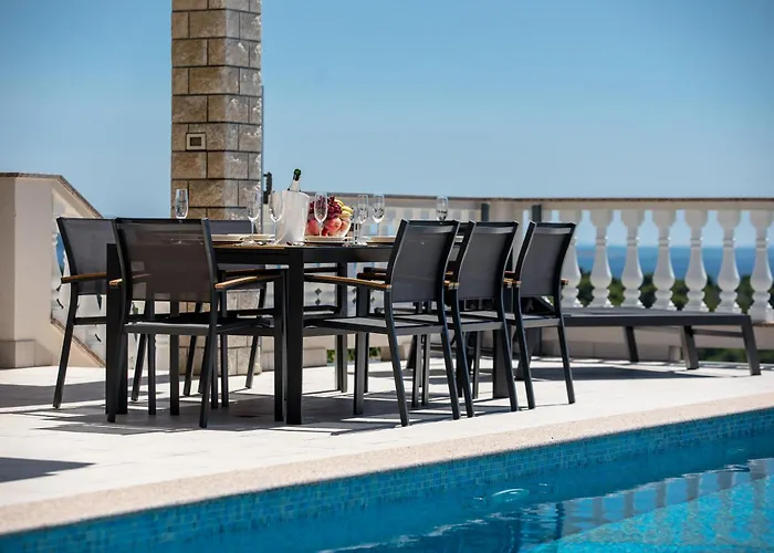 Apartment 5 Star Luxury 320m2 With Seaview, Private Pool & Grill House - Ocean Rab Palit