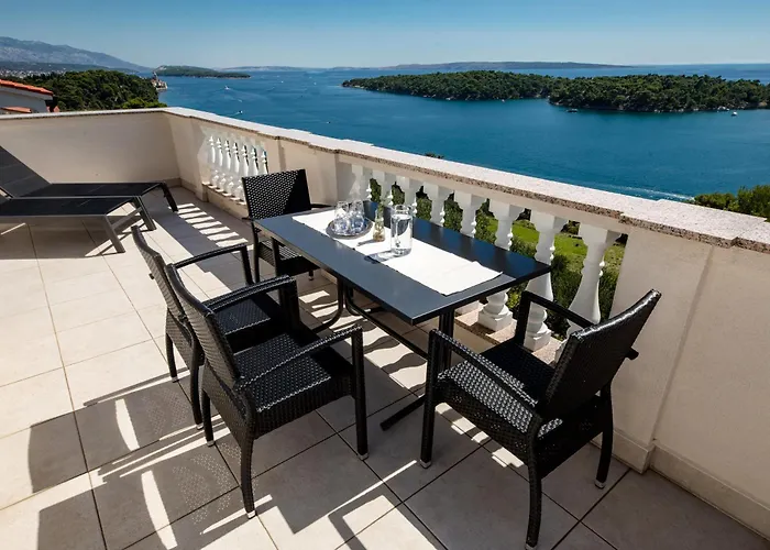 Apartment 5 Star Luxury 320m2 With Seaview, Private Pool & Grill House - Ocean Rab