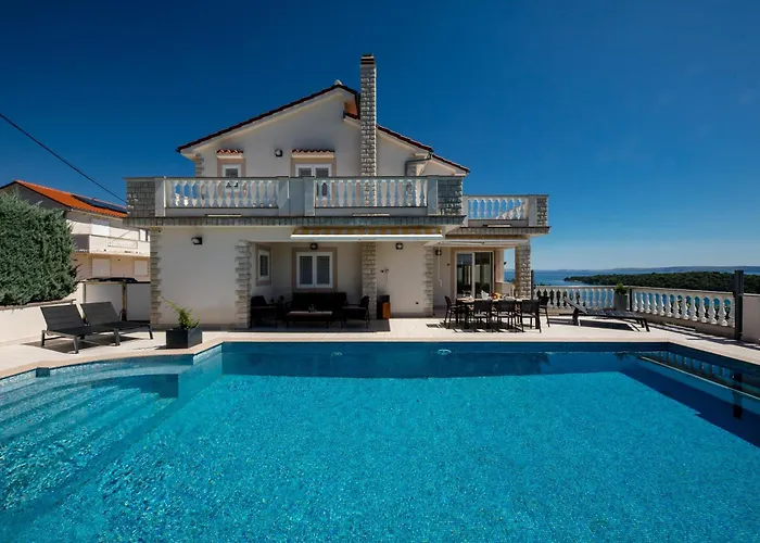 5 Star Luxury 320m2 With Seaview, Private Pool & Grill House - Ocean Rab Apartment *