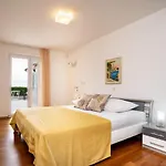 5 Star Luxury 320m2 With Seaview, Private Pool & Grill House - Ocean Rab דירה