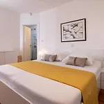 5 Star Luxury 320m2 With Seaview, Private Pool & Grill House - Ocean Rab דירה