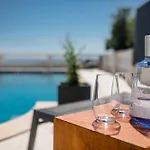 דירה 5 Star Luxury 320m2 With Seaview, Private Pool & Grill House - Ocean Rab Palit