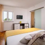 דירה 5 Star Luxury 320m2 With Seaview, Private Pool & Grill House - Ocean Rab *
