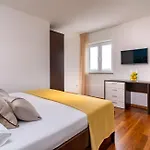 5 Star Luxury 320m2 With Seaview, Private Pool & Grill House - Ocean Rab דירה