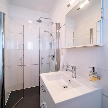 Apartman 5 Star Luxury 320m2 With Seaview, Private Pool & Grill House - Ocean Rab
