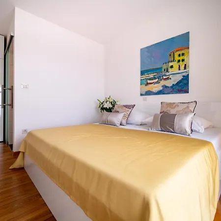 5 Star Luxury 320m2 With Seaview, Private Pool & Grill House - Ocean Rab