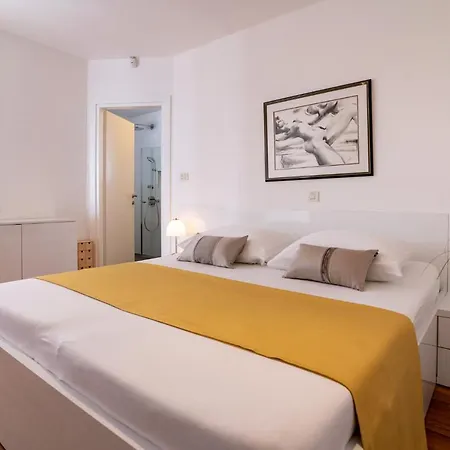 5 Star Luxury 320m2 With Seaview, Private Pool & Grill House - Ocean Rab Apartman