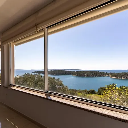 5 Star Luxury 320m2 With Seaview, Private Pool & Grill House - Ocean Rab *