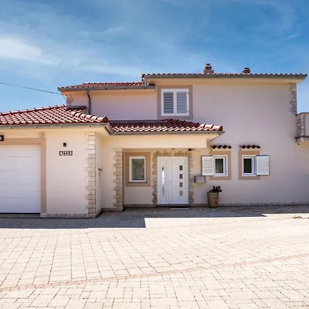5 Star Luxury 320m2 With Seaview, Private Pool & Grill House - Ocean Rab Apartman
