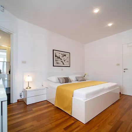 Apartman 5 Star Luxury 320m2 With Seaview, Private Pool & Grill House - Ocean Rab *