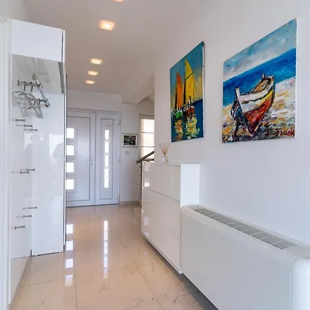 5 Star Luxury 320m2 With Seaview, Private Pool & Grill House - Ocean Rab