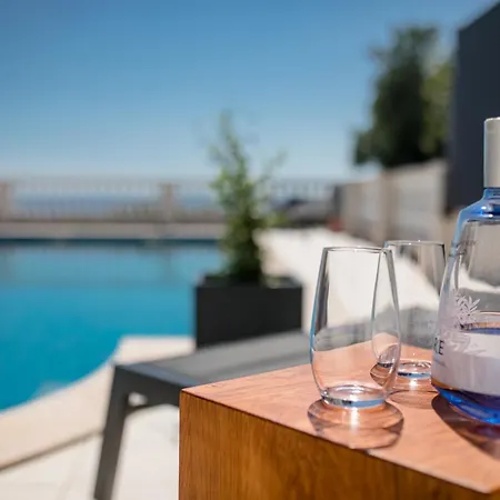 Apartman 5 Star Luxury 320m2 With Seaview, Private Pool & Grill House - Ocean Rab Palit