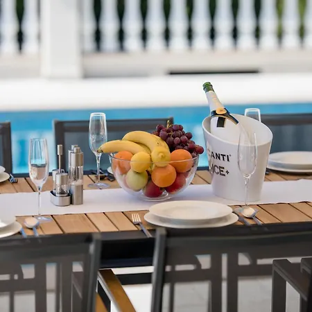 5 Star Luxury 320m2 With Seaview, Private Pool & Grill House - Ocean Rab Apartman *