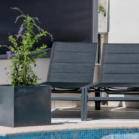 Апартаменты 5 Star Luxury With Seaview, Private Pool & Grill House - Ocean Rab Palit