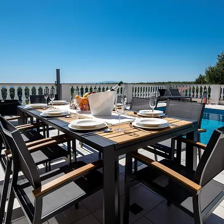 5 Star Luxury 320m2 With Seaview, Private Pool & Grill House - Ocean Rab *