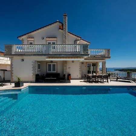 5 Star Luxury 320m2 With Seaview, Private Pool & Grill House - Ocean Rab דירה *