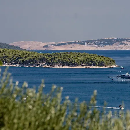 Апартаменты 5 Star Luxury With Seaview, Private Pool & Grill House - Ocean Rab