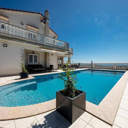 5 Star Luxury 320m2 With Seaview, Private Pool & Grill House - Ocean Rab *