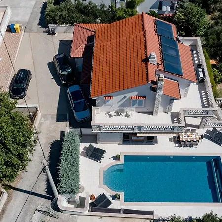5 Star Luxury 320m2 With Seaview, Private Pool & Grill House - Ocean Rab Apartman *