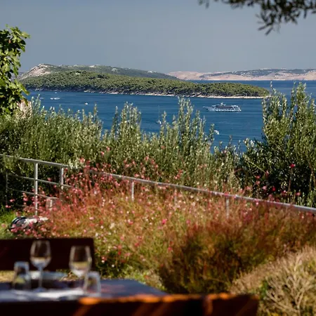 Appartement 5 Star Luxury With Seaview, Private Pool & Grill House - Ocean Rab