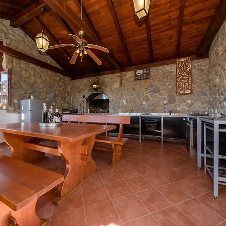 Apartman 5 Star Luxury 320m2 With Seaview, Private Pool & Grill House - Ocean Rab Palit