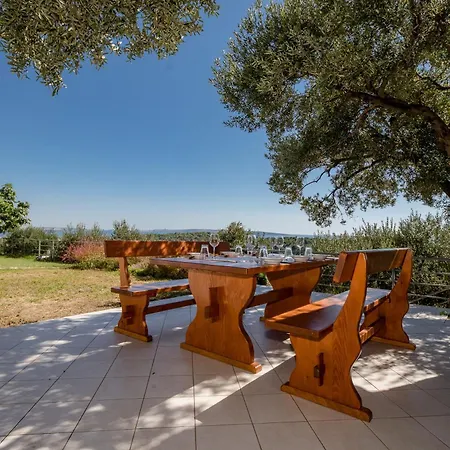 Апартаменты 5 Star Luxury With Seaview, Private Pool & Grill House - Ocean Rab Palit