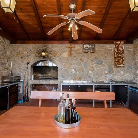 5 Star Luxury With Seaview, Private Pool & Grill House - Ocean Rab דירה