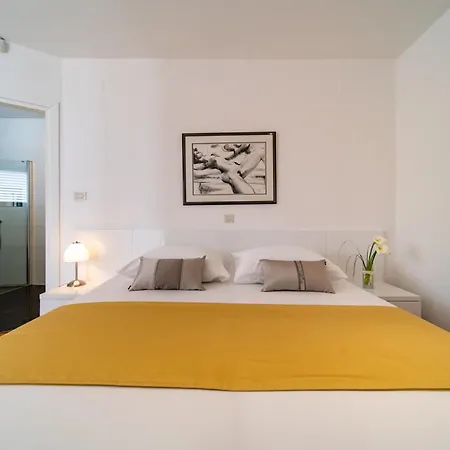 Apartman 5 Star Luxury 320m2 With Seaview, Private Pool & Grill House - Ocean Rab *