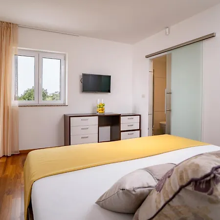 Апартаменты 5 Star Luxury With Seaview, Private Pool & Grill House - Ocean Rab *