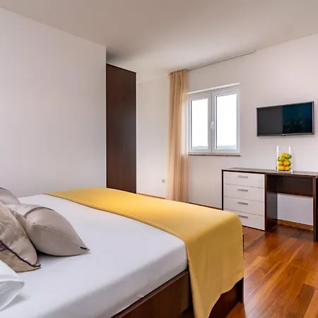 5 Star Luxury With Seaview, Private Pool & Grill House - Ocean Rab דירה