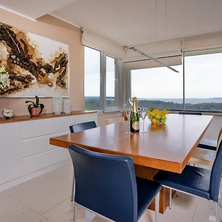 5 Star Luxury 320m2 With Seaview, Private Pool & Grill House - Ocean Rab