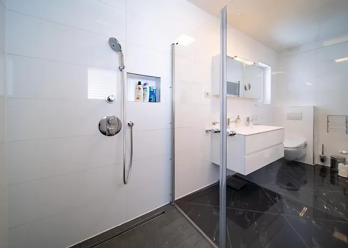 5 Star Luxury 320m2 With Seaview, Private Pool & Grill House - Ocean Rab Appartement