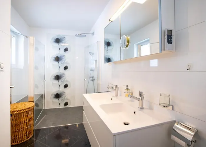 Appartement 5 Star Luxury 320m2 With Seaview, Private Pool & Grill House - Ocean Rab *