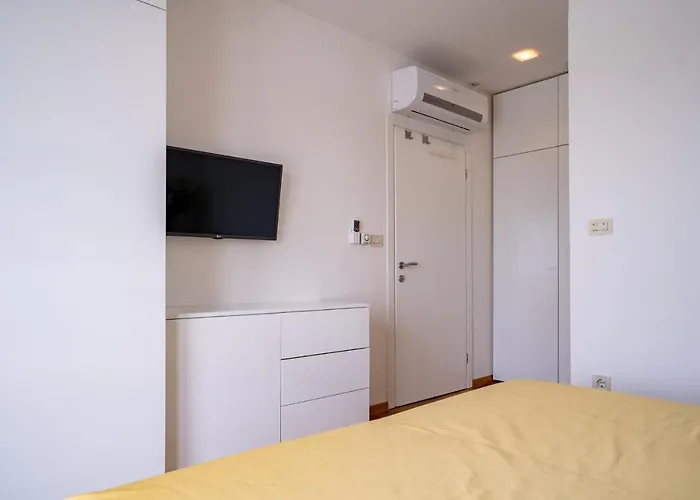 5 Star Luxury 320m2 With Seaview, Private Pool & Grill House - Ocean Rab * Palit