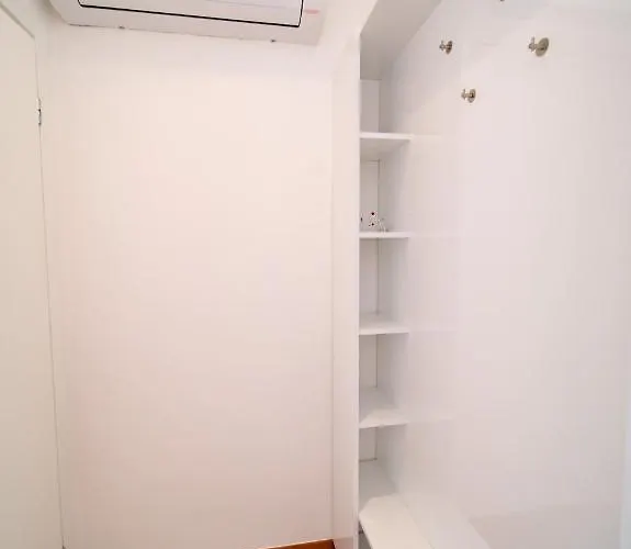 5 Star Luxury 320m2 With Seaview, Private Pool & Grill House - Ocean Rab *