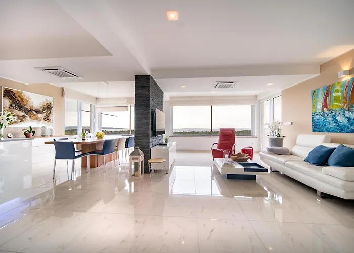 5 Star Luxury 320m2 With Seaview, Private Pool & Grill House - Ocean Rab