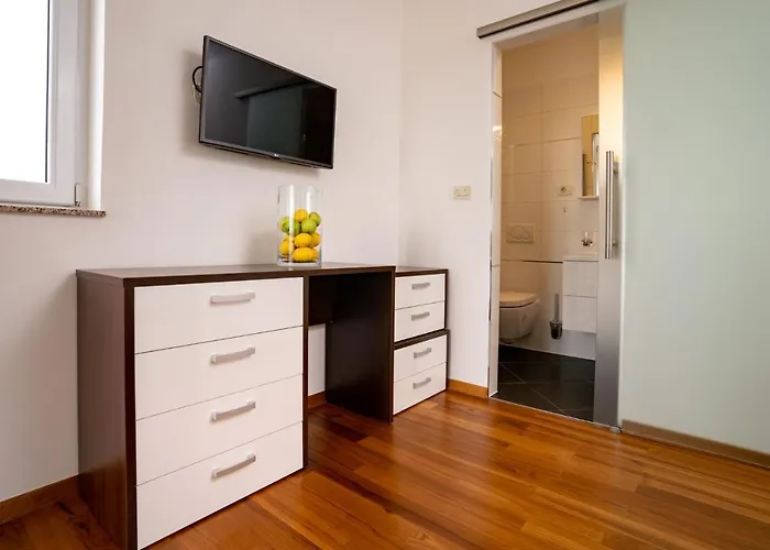 5 Star Luxury 320m2 With Seaview, Private Pool & Grill House - Ocean Rab Palit