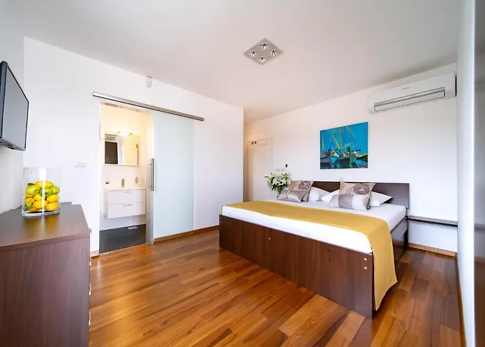 5 Star Luxury 320m2 With Seaview, Private Pool & Grill House - Ocean Rab Palit