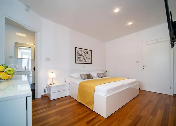 Lejlighed 5 Star Luxury 320m2 With Seaview, Private Pool & Grill House - Ocean Rab *