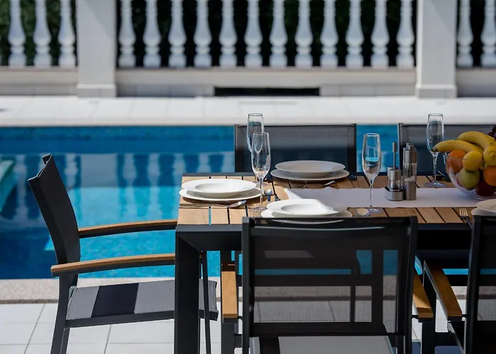 5 Star Luxury 320m2 With Seaview, Private Pool & Grill House - Ocean Rab